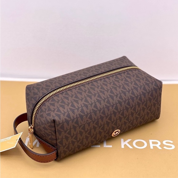 Michael Kors Jet Set Travel Medium
Cosmetic Case Travel Pouch MK
BROWN Multi - Picture 1 of 10